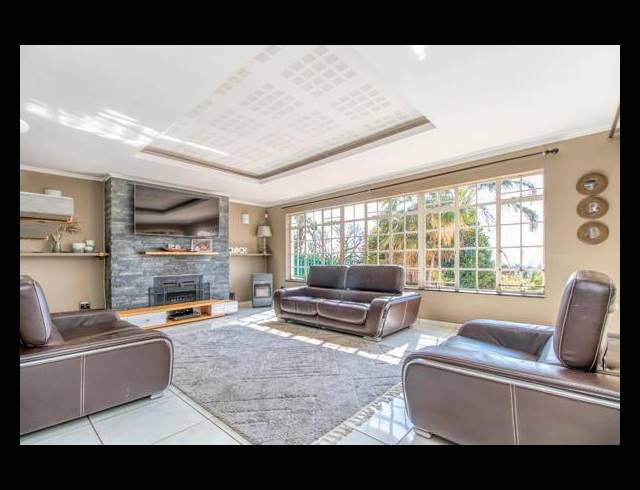 4 BEDROOM HOUSE FOR SALE IN HELDERKRUIN